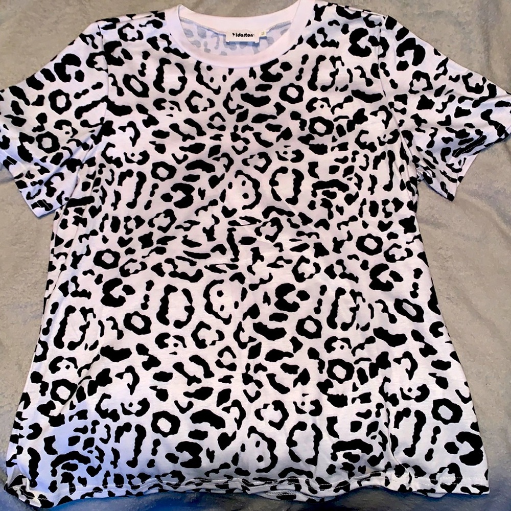 Women’s White and Black Cheetah Print T-Shirt